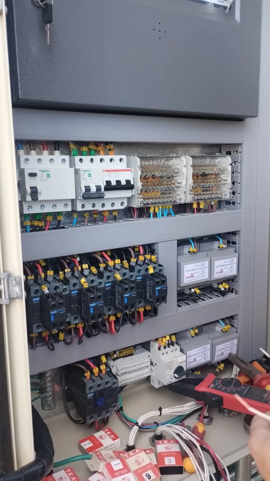 Tablero eléctrico para sistema de riego 12